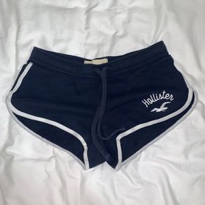 HOLLISTER NAVY BLUE AND WHITE SWEAT SHORTS